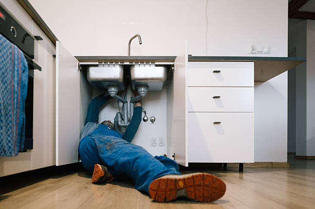 Professional Plumbing technician working in Radnor, OH